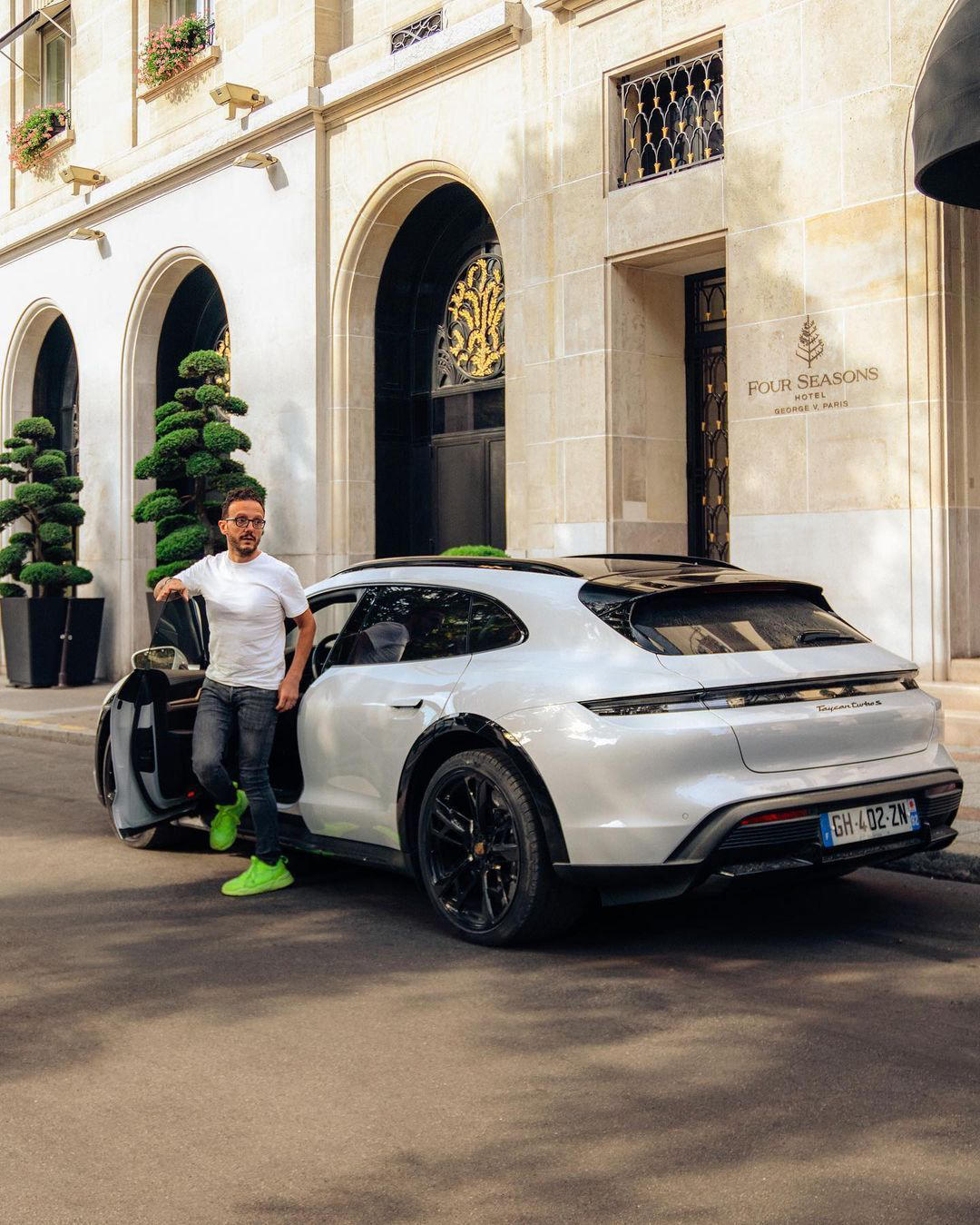 image  1 Porsche - Join #chefsimonezanoni as he takes a flavour-fuelled trip in the electric Taycan Cross Tur